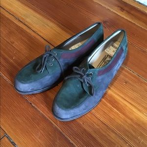 Goldkrone tie up shoes.